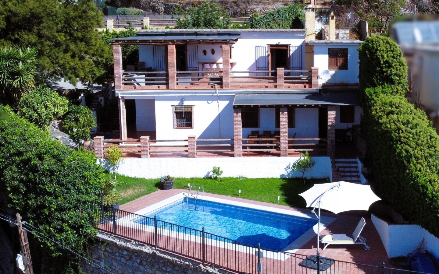 Carataunas. Semi-detached house with pool