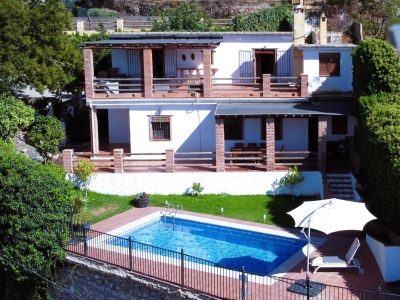 0563, Carataunas. Semi-detached house with pool